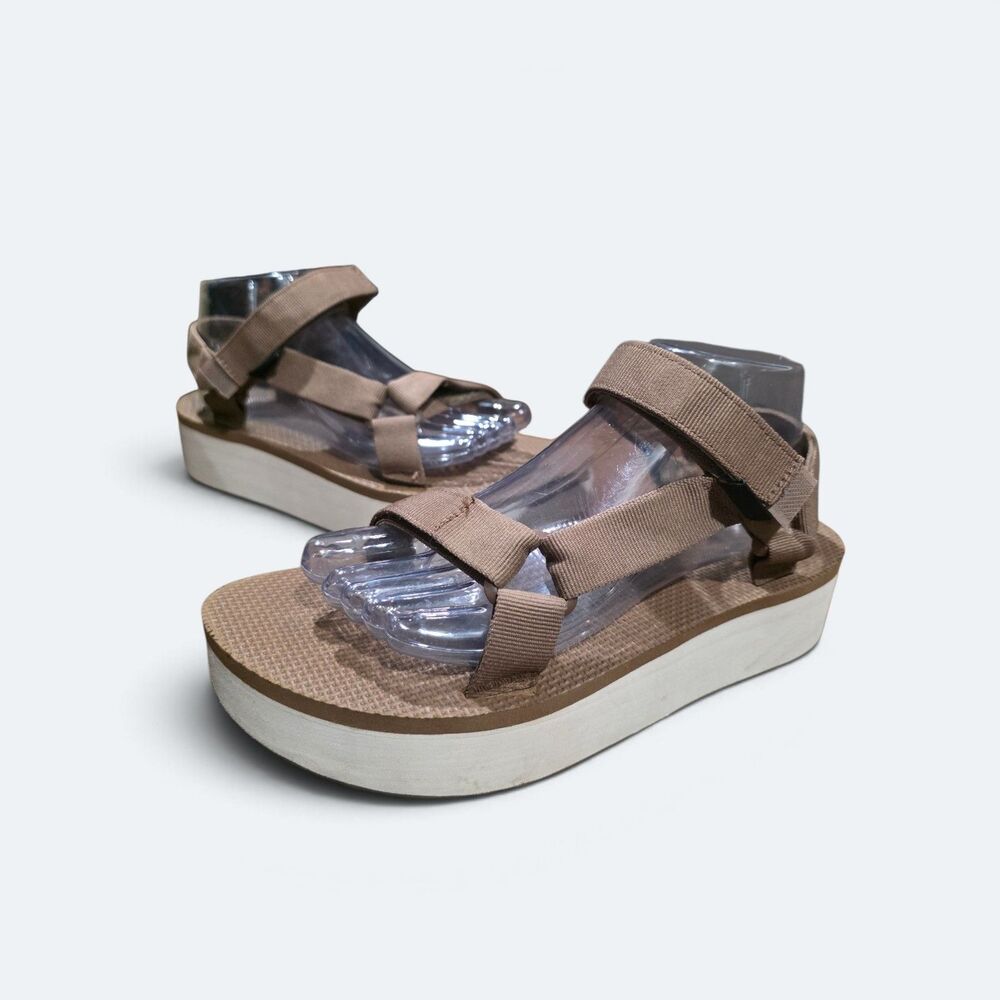 Teva Flatform Universal Sandals Lark Tan Beige Platform Strappy Women's Size 9